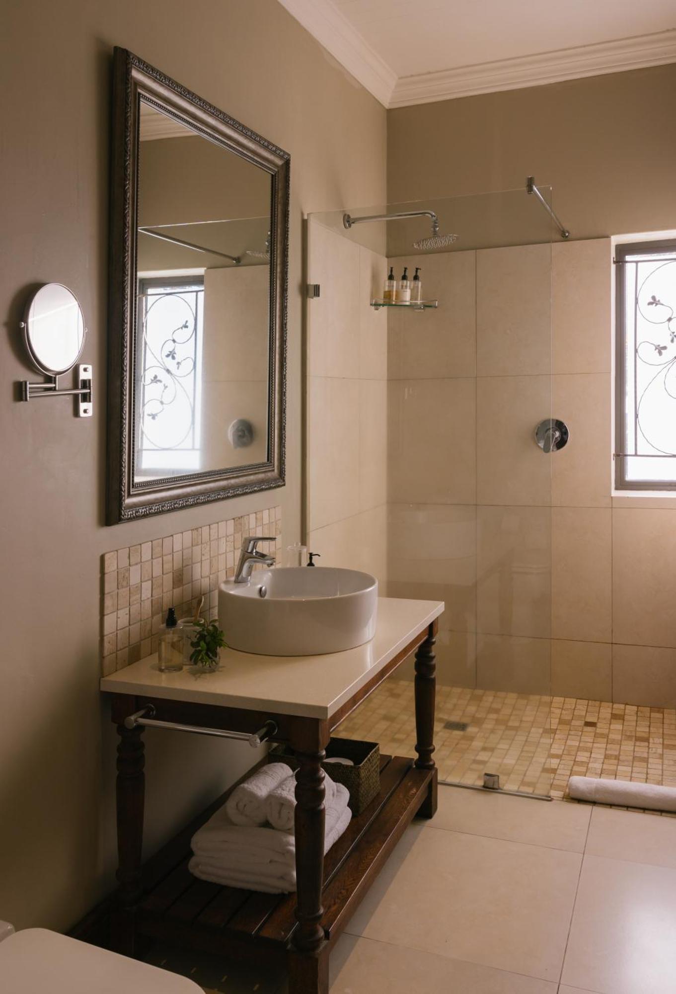Under Oaks Guesthouse 파를 외부 사진